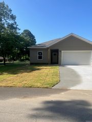1825 Pinecroft, Benton, AR 72015