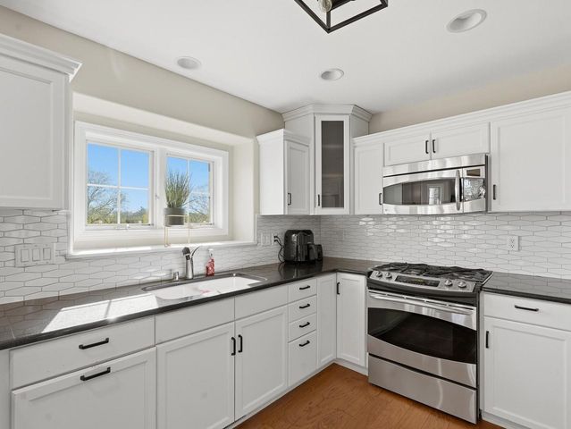 W126N6432 Willow COURT, Menomonee Falls, WI 53051
