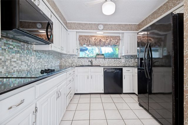 6101 Circleview Drive, Haltom City, TX 76180