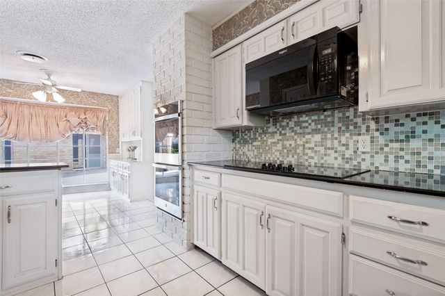 6101 Circleview Drive, Haltom City, TX 76180
