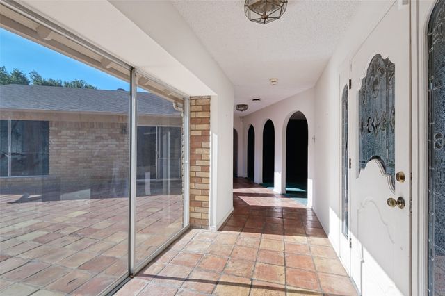 6101 Circleview Drive, Haltom City, TX 76180