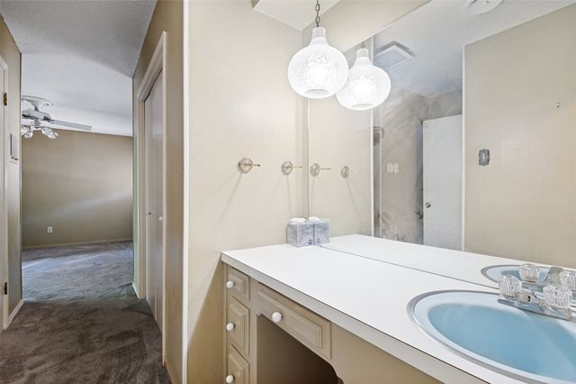 6101 Circleview Drive, Haltom City, TX 76180