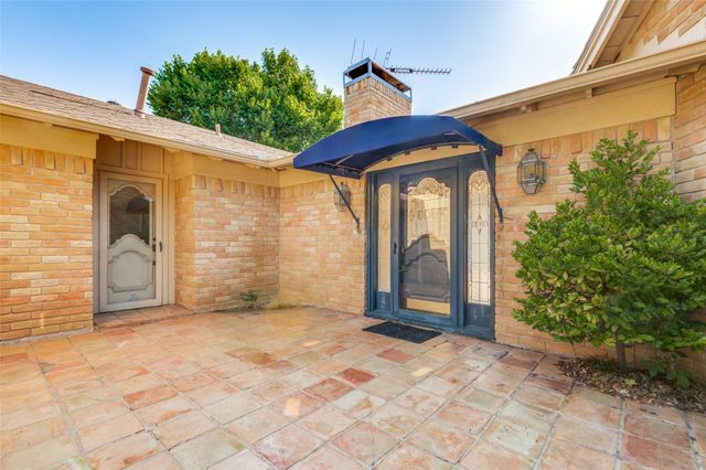 6101 Circleview Drive, Haltom City, TX 76180