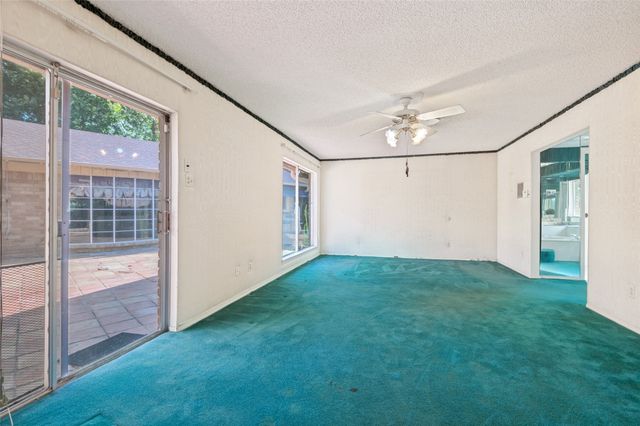 6101 Circleview Drive, Haltom City, TX 76180