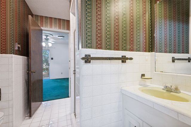 6101 Circleview Drive, Haltom City, TX 76180