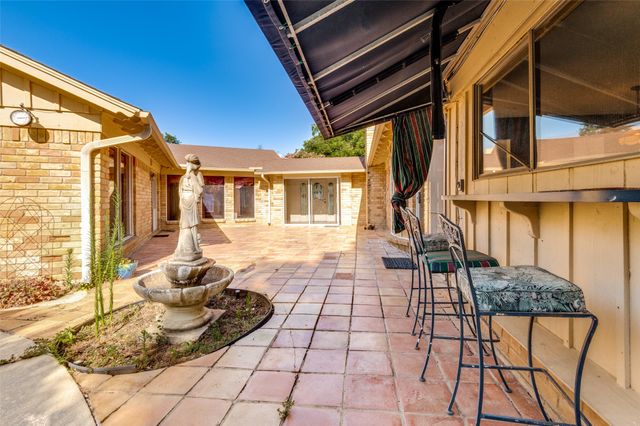 6101 Circleview Drive, Haltom City, TX 76180