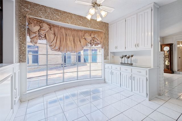 6101 Circleview Drive, Haltom City, TX 76180