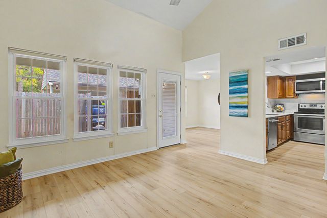 831 Creekside Drive, Lewisville, TX 75067