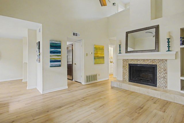 831 Creekside Drive, Lewisville, TX 75067