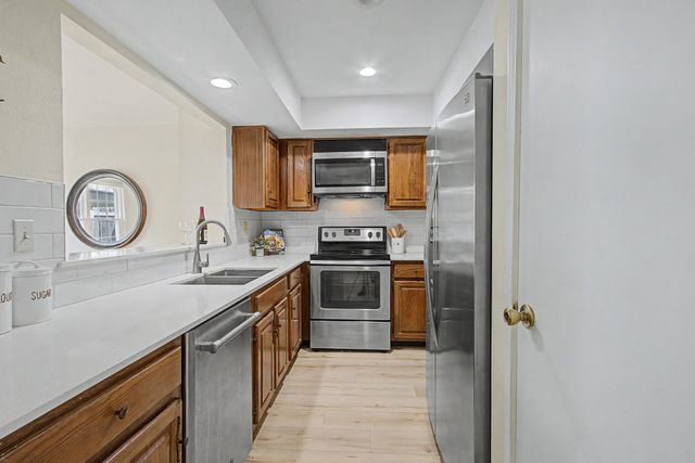 831 Creekside Drive, Lewisville, TX 75067