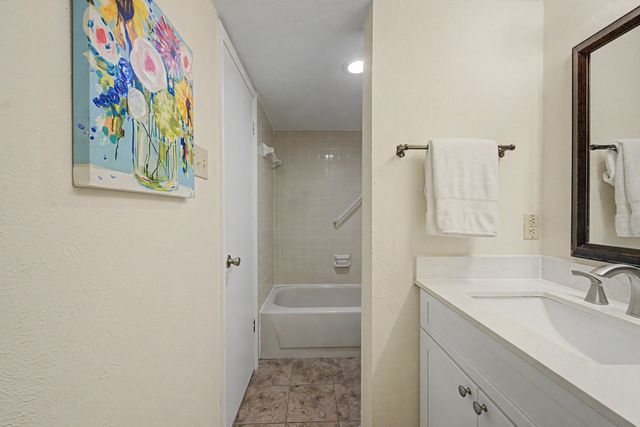 831 Creekside Drive, Lewisville, TX 75067