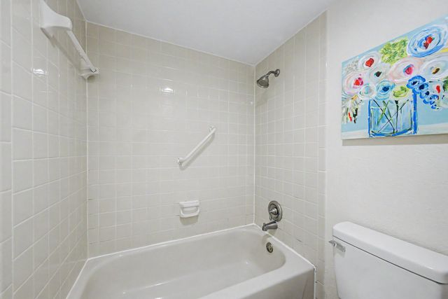 831 Creekside Drive, Lewisville, TX 75067
