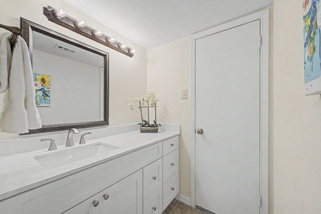 831 Creekside Drive, Lewisville, TX 75067
