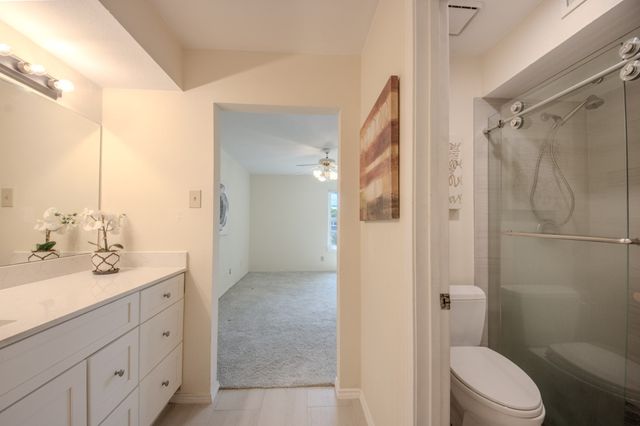 831 Creekside Drive, Lewisville, TX 75067