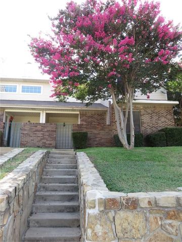 831 Creekside Drive, Lewisville, TX 75067