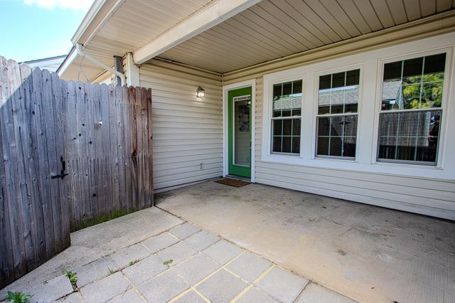 831 Creekside Drive, Lewisville, TX 75067