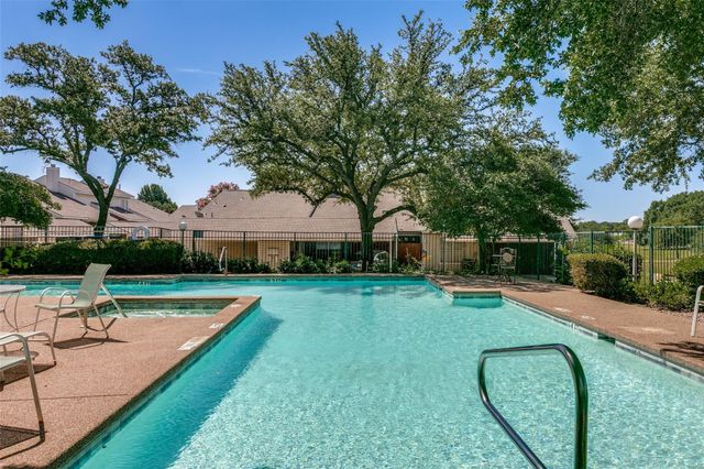 831 Creekside Drive, Lewisville, TX 75067