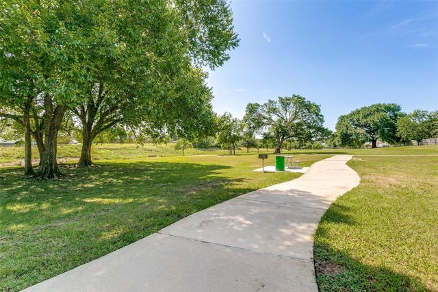 831 Creekside Drive, Lewisville, TX 75067