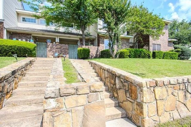831 Creekside Drive, Lewisville, TX 75067