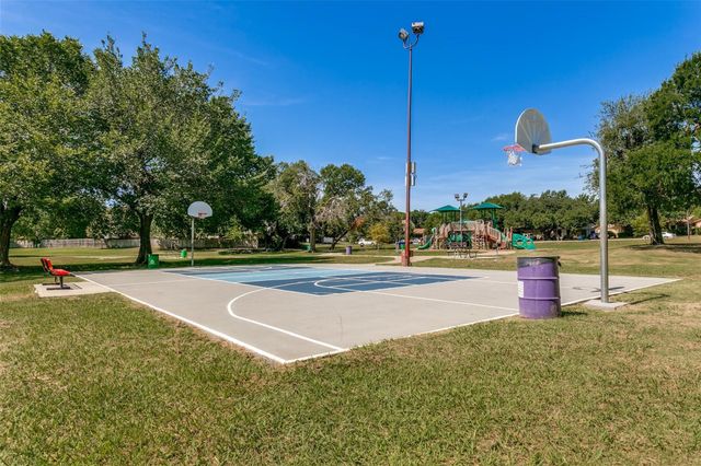 831 Creekside Drive, Lewisville, TX 75067