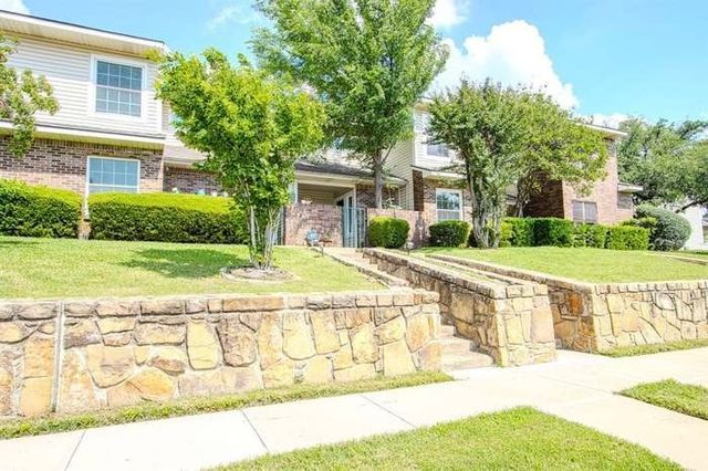 831 Creekside Drive, Lewisville, TX 75067