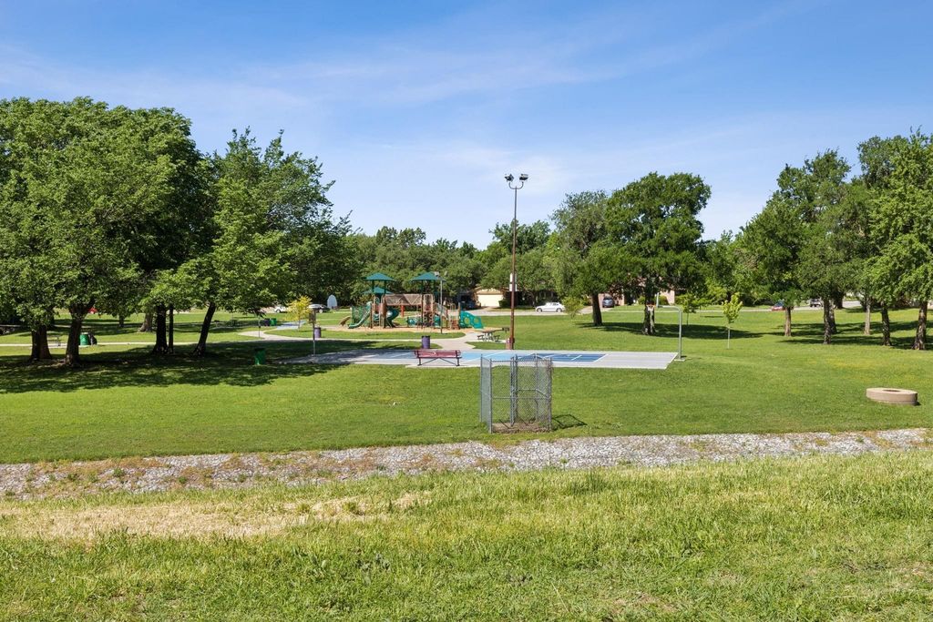 831 Creekside Drive, Lewisville, TX 75067