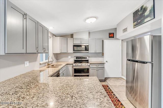 618 S Prudence Road, Tucson, AZ 85710