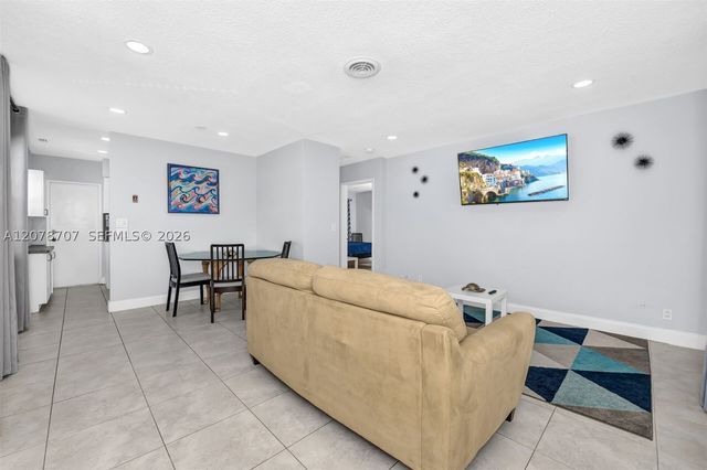 2160 NE 56th St 1, Fort Lauderdale, FL 33308