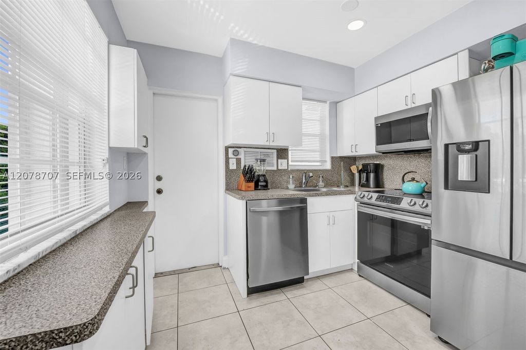 2160 NE 56th St 1, Fort Lauderdale, FL 33308