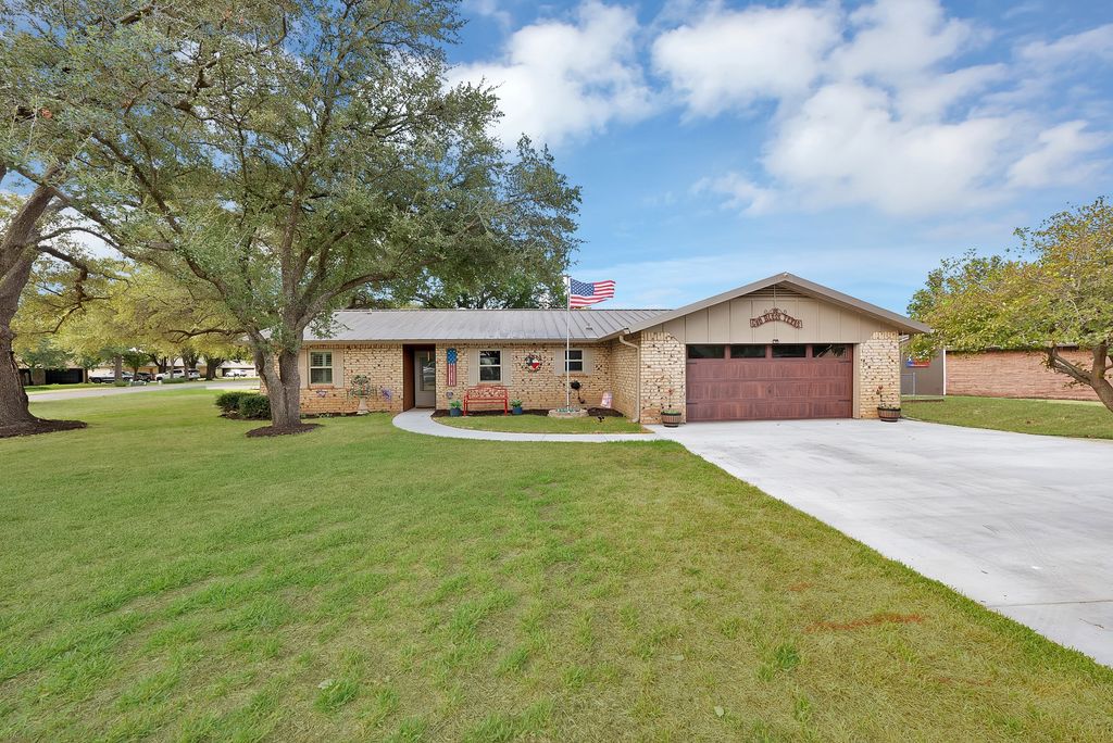 4101 Newport Bay Court, Granbury, TX 76049 — photo 2