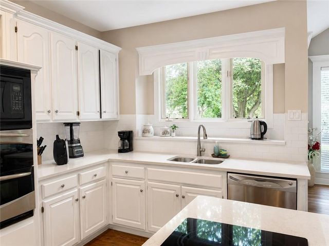 12302 W 139th Terrace, Overland Park, KS 66221