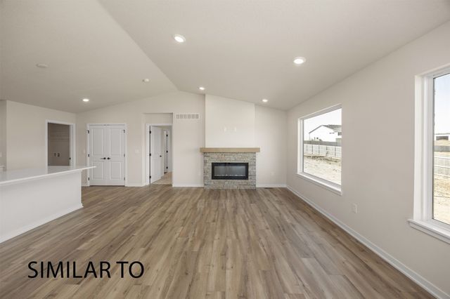 1212 Featherstone Avenue NE, Bondurant, IA 50035