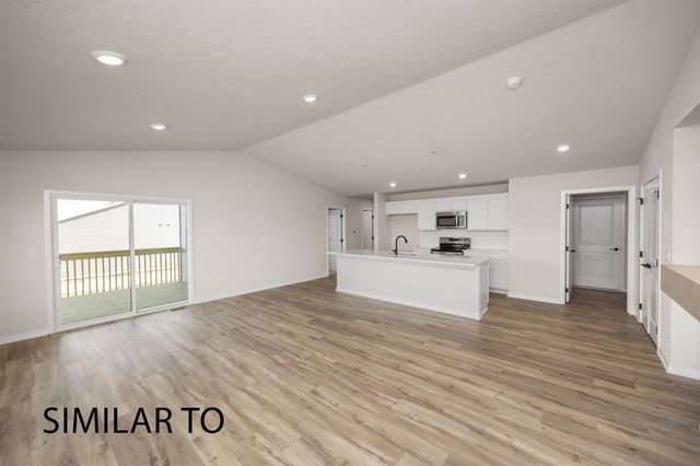 1212 Featherstone Avenue NE, Bondurant, IA 50035