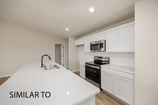 1212 Featherstone Avenue NE, Bondurant, IA 50035