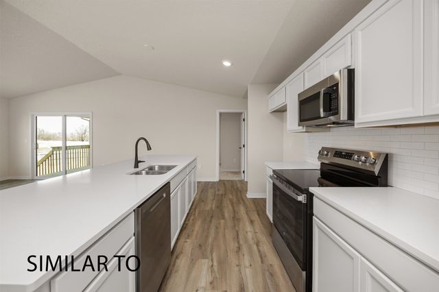 1212 Featherstone Avenue NE, Bondurant, IA 50035