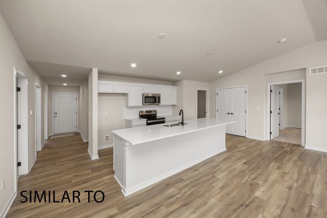 1212 Featherstone Avenue NE, Bondurant, IA 50035