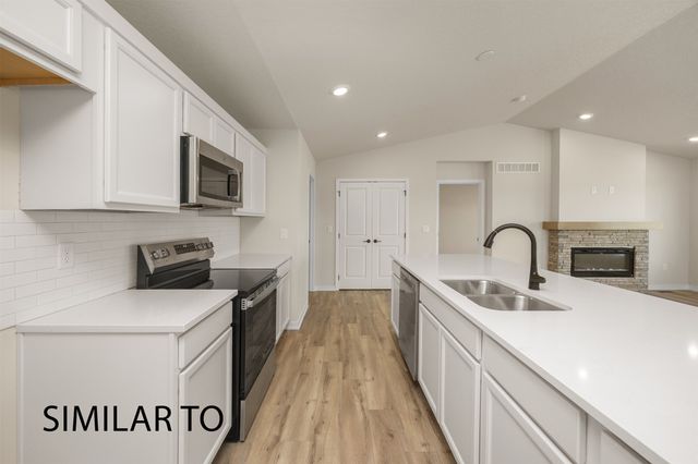 1212 Featherstone Avenue NE, Bondurant, IA 50035