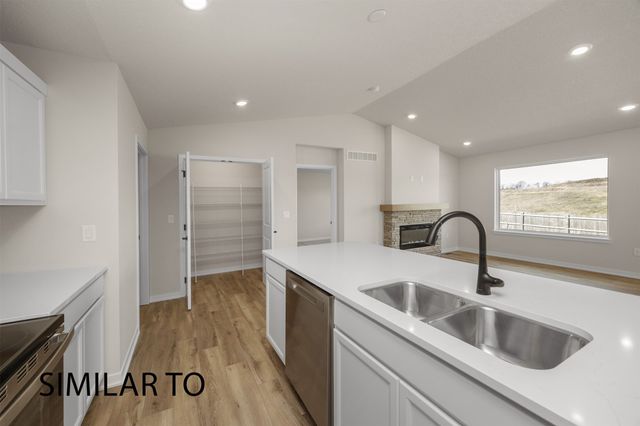 1212 Featherstone Avenue NE, Bondurant, IA 50035