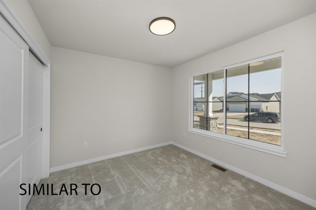 1212 Featherstone Avenue NE, Bondurant, IA 50035