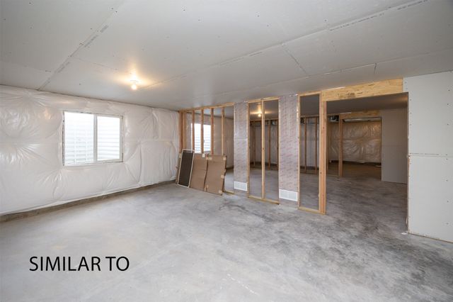 1212 Featherstone Avenue NE, Bondurant, IA 50035