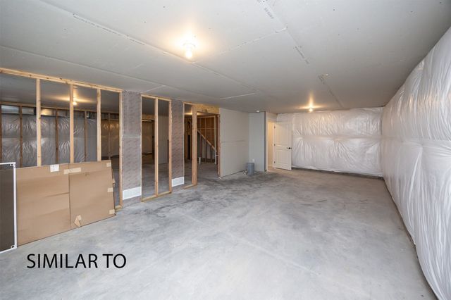 1212 Featherstone Avenue NE, Bondurant, IA 50035