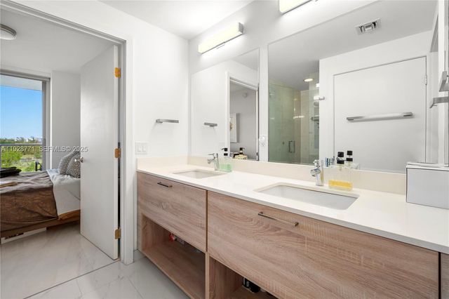 16385 Biscayne Blvd 503, North Miami Beach, FL 33160