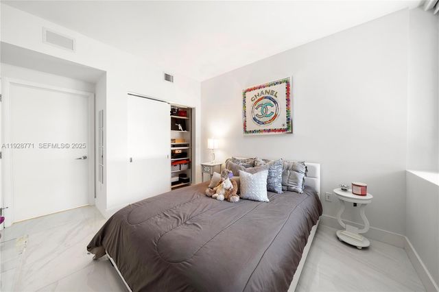 16385 Biscayne Blvd 503, North Miami Beach, FL 33160