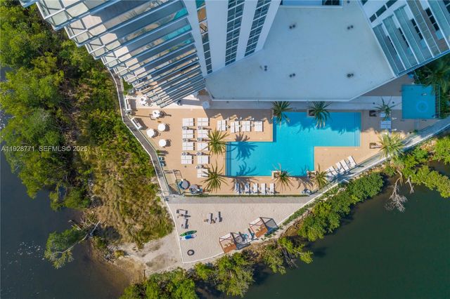 16385 Biscayne Blvd 503, North Miami Beach, FL 33160