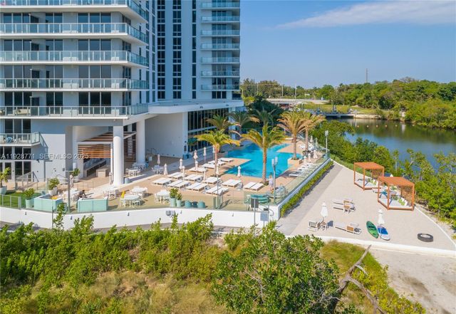 16385 Biscayne Blvd 503, North Miami Beach, FL 33160