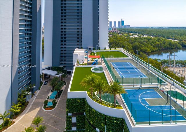 16385 Biscayne Blvd 503, North Miami Beach, FL 33160