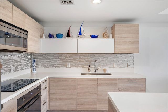 16385 Biscayne Blvd 503, North Miami Beach, FL 33160