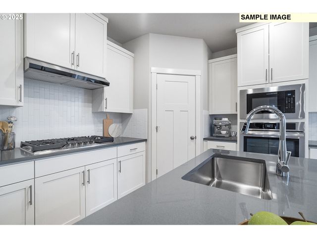 16943 Sw LORIKEET Ln, Beaverton, OR 97007