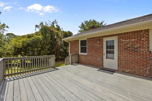 6107 Pelican Drive, New Bern, NC 28560