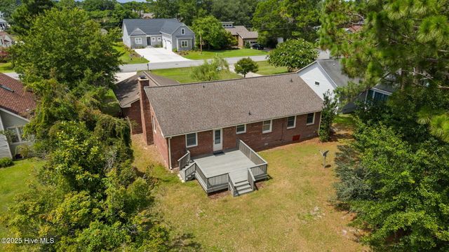 6107 Pelican Drive, New Bern, NC 28560